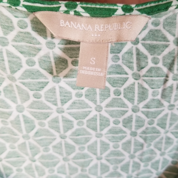 Banana Republic Scoop Neck Geo Print Top Green Small - Picture 4 of 5